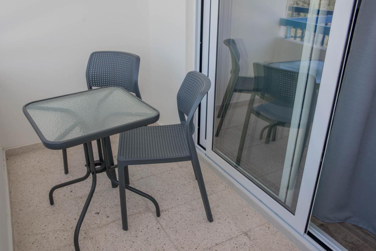 Modern Apartment Not Far From The Beach Paphos Kültér fotó